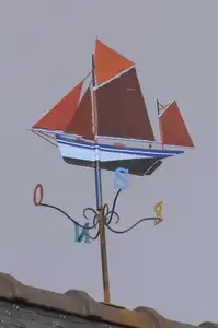 Girouette en forme de voilier traditionnel