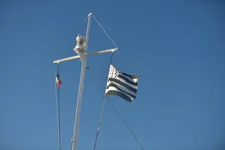 Saint-Malo, mât et drapeau breton, gwenn ha du