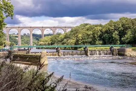 Viaduc de Port-Launay, écluse et barrage mobile de Guily-Glaz