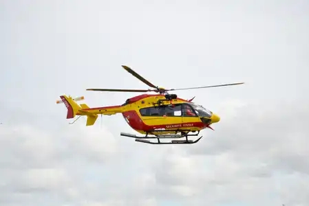 Hélicoptère Sécurité civile en exercice avec SNSM
