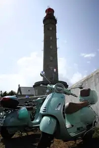 Scooters au phare du Goulphar