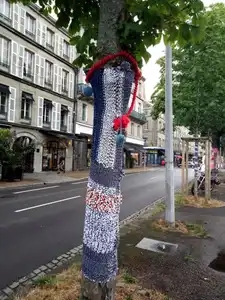 Crochet expo, arbre, tricot marin, ville, Bretagne