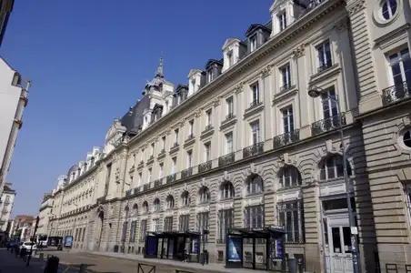 Ancien palais du commerce à Rennes