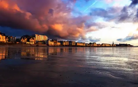 Ciel orageux sur Saint-Malo